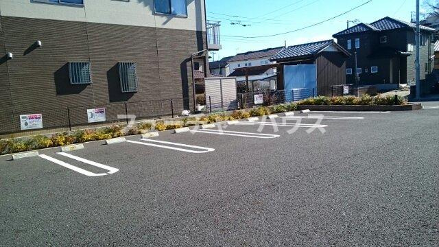 クラウディアの駐車場