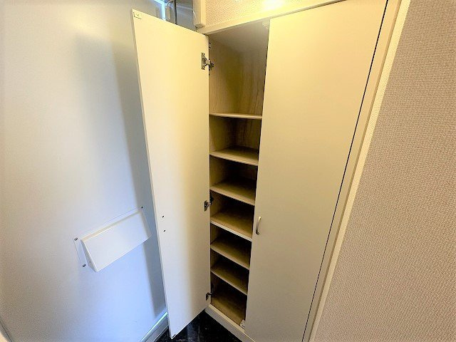 レオパレス中川Ⅱの内装|靴箱です。