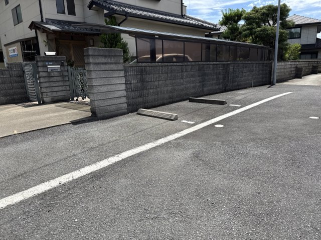 ジュネス辻井の駐車場