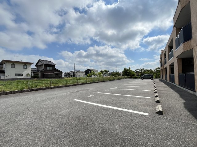 サンフラワーの駐車場