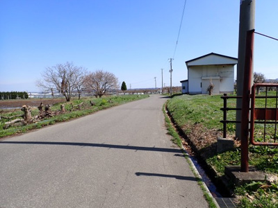 【前面道路含む現地写真】 | 平川市猿賀　雑種地　380坪