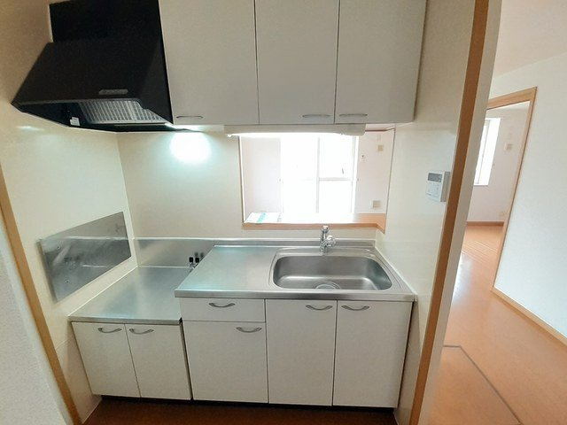 グリーンハイツ高見原Ⅱ参番館のキッチン|使いやすいキッチンです