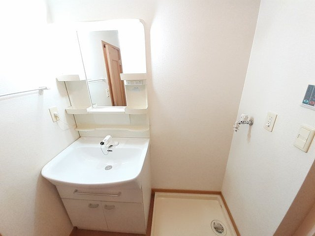 グリーンハイツ高見原Ⅱ参番館の洗面所|洗面所です