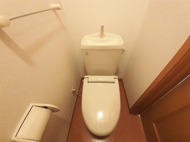 グリーンハイツ高見原Ⅱ参番館のトイレ|清潔感のあるトイレです
