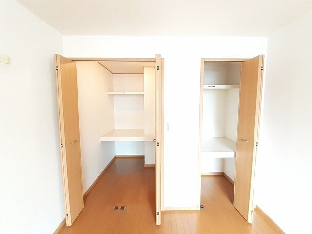 グリーンハイツ高見原Ⅱ参番館の収納|ちょっとした収納スペースも充実しています