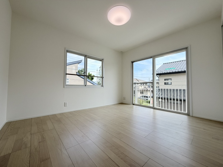 三郷明盛　中古住宅の洋室
