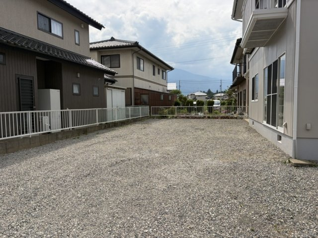三郷明盛　中古住宅の駐車場