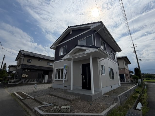 三郷明盛　中古住宅の外観