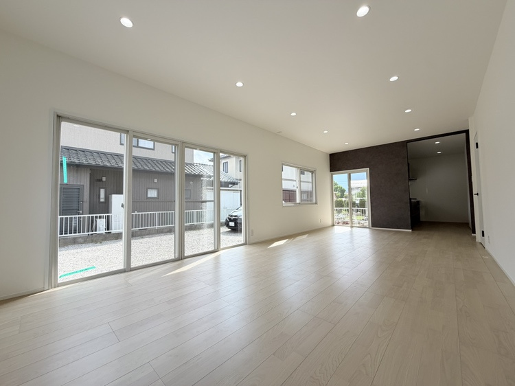 三郷明盛　中古住宅の居間・リビング