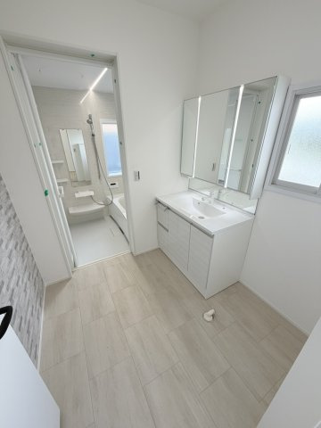 三郷明盛　中古住宅の脱衣所