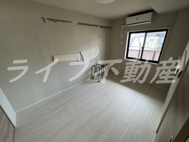 幸court森ノ宮の寝室|広くて明るい寝室
