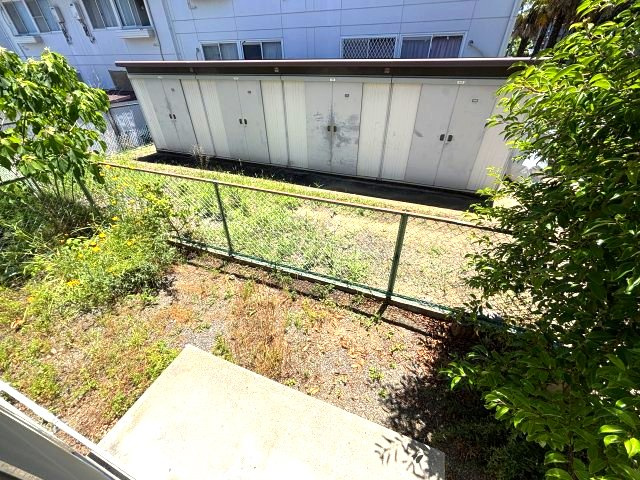 シャトードイワネH号館の庭