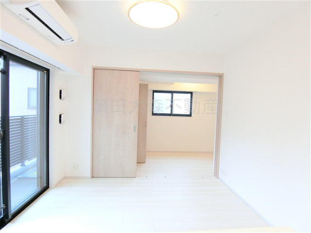 S-RESIDENCE大森bresaの収納|LDK9.9帖　リビングダイニングキッチン
