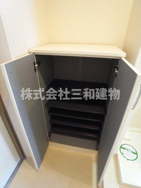 CQレジデンス練馬赤塚の玄関|靴入