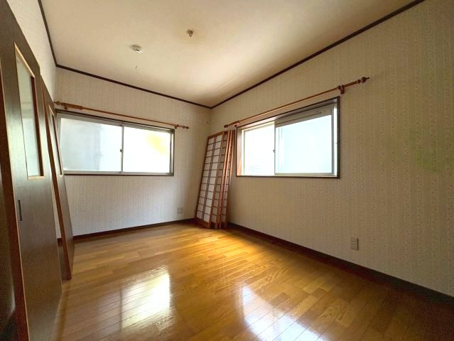 西浦6丁目戸建の洋室