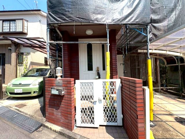 西浦6丁目戸建のエントランス
