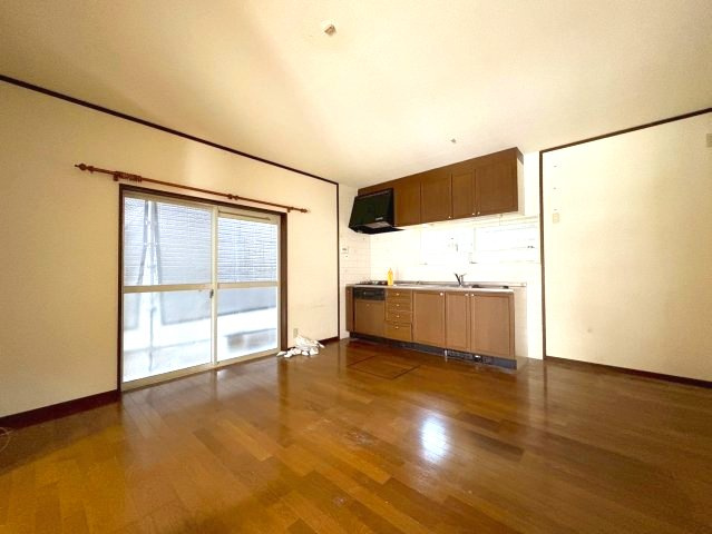 西浦6丁目戸建の居間・リビング