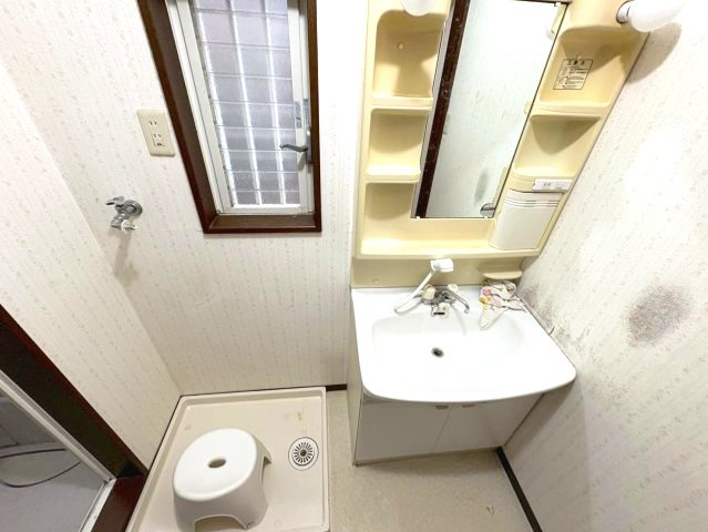 西浦6丁目戸建の洗面所