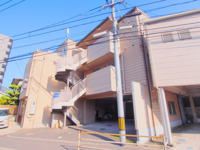 アルカディア・アキの外観