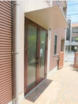 アンプルールフェールリアンKMのエントランス