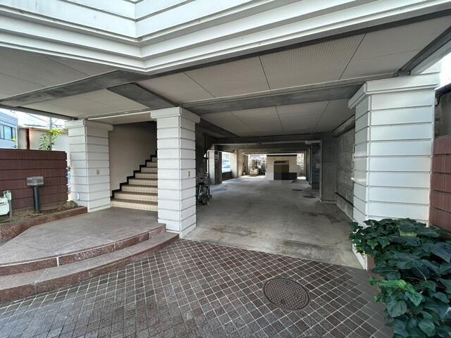 中古住宅　八ツ寺町1丁目の駐車場