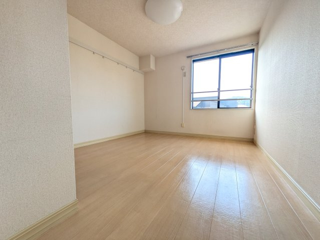 クレスト天神前の寝室|リフォーム中のため同間取り別部屋の画像です (※現況優先となります)