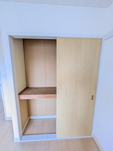 クレスト天神前の収納|リフォーム中のため同間取り別部屋の画像です (※現況優先となります)