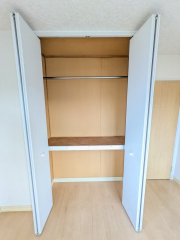 クレスト天神前の収納|リフォーム中のため同間取り別部屋の画像です (※現況優先となります)
