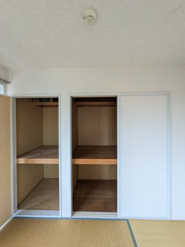 クレスト天神前の収納|リフォーム中のため同間取り別部屋の画像です (※現況優先となります)