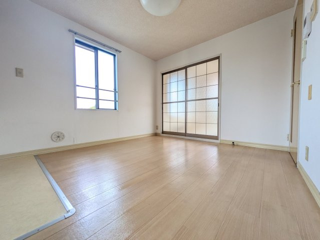 クレスト天神前の居間・リビング|リフォーム中のため同間取り別部屋の画像です (※現況優先となります)