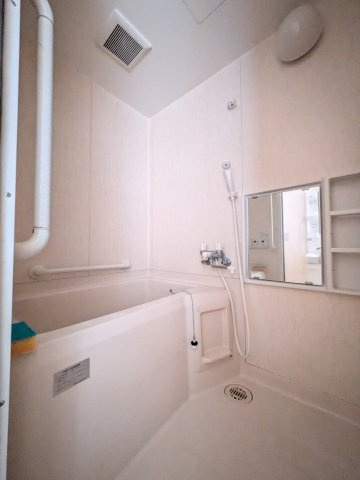 クレスト天神前の浴室|リフォーム中のため同間取り別部屋の画像です (※現況優先となります)