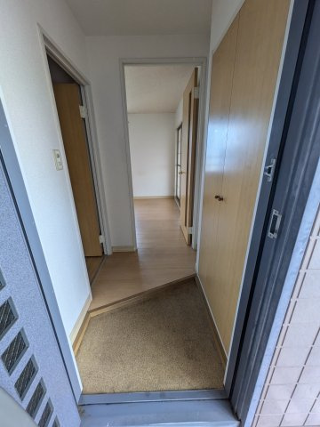 クレスト天神前の玄関|リフォーム中のため同間取り別部屋の画像です (※現況優先となります)