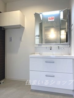ロトンヌ　I´ automne の洗面所|三面鏡付きシャンプードレッサー
