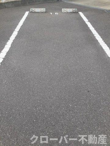 ノイ・レーベンＢの駐車場