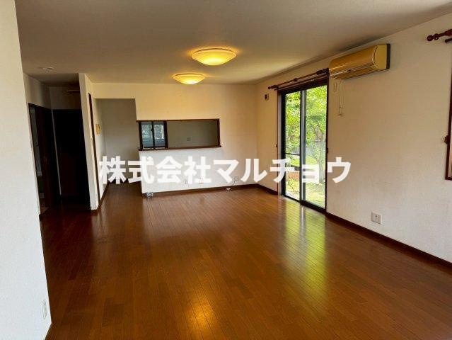 中芳養戸建ての居間・リビング|おしゃれな居間です