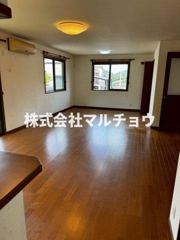 中芳養戸建ての居間・リビング|使いやすいリビングです