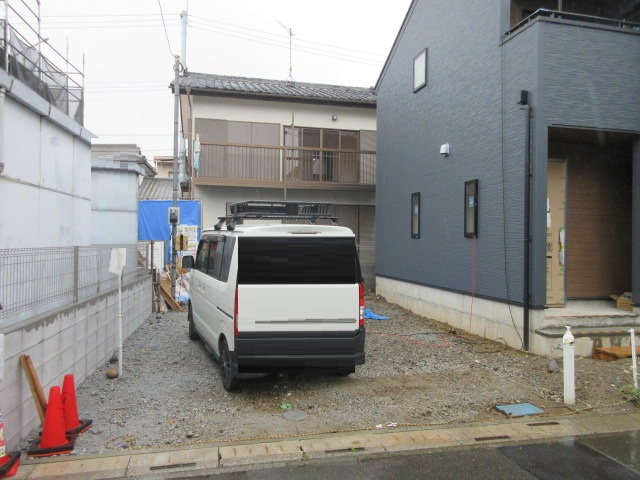 【仲介手数料無料】新築戸建　熊谷市別府2-105（全1棟）の前面道路含む現地写真