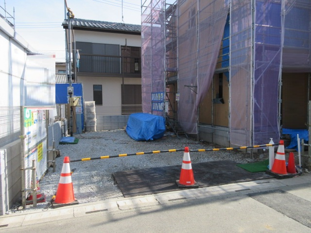 【仲介手数料無料】新築戸建　熊谷市別府2-105（全1棟）の前面道路含む現地写真