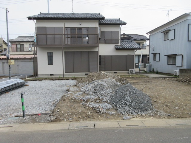 【仲介手数料無料】新築戸建　熊谷市別府2-105（全1棟）の前面道路含む現地写真