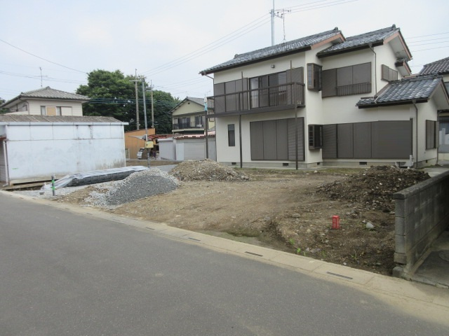 【仲介手数料無料】新築戸建　熊谷市別府2-105（全1棟）の前面道路含む現地写真