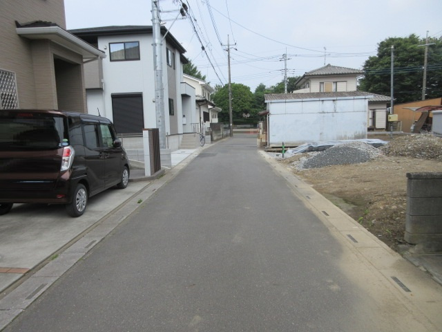 【仲介手数料無料】新築戸建　熊谷市別府2-105（全1棟）の前面道路含む現地写真