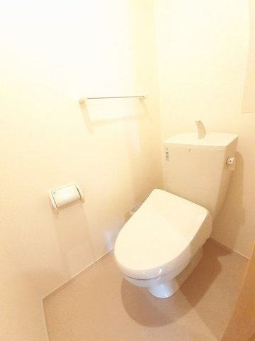コンフォール矢三　Ｂのトイレ|清潔感のあるトイレです