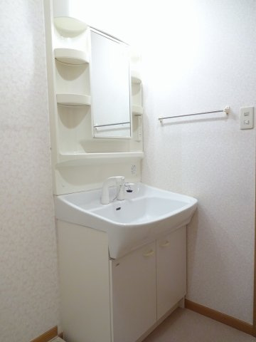 アビタシオン勝瑞Ｉの洗面所|コンパクトで使いやすい洗面所