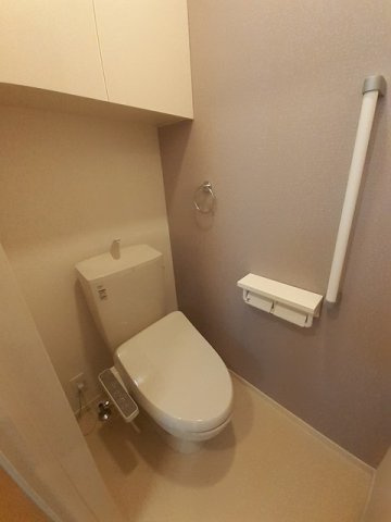 モンテリザイア　Ⅱのトイレ|落ち着いた色調のトイレです
