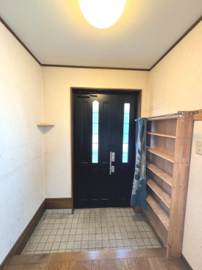 狭山市北入曽中古戸建の玄関