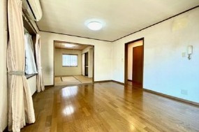 狭山市北入曽中古戸建の居間・リビング