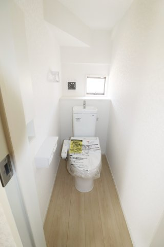 郡山市富田町字町内　　　　2号棟　　　富田小学校、富田中学区のトイレ