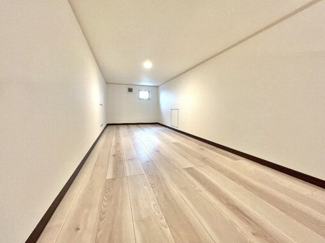 所沢市上新井５丁目　新築一戸建　西武池袋線　西所沢の収納|約5帖の大型小屋裏収納は固定階段で使いやすく、さまざまな用途での活躍に期待できます。