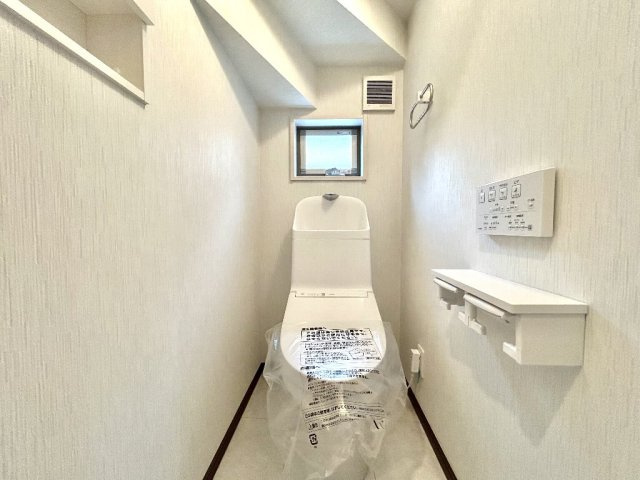所沢市上新井５丁目　新築一戸建　西武池袋線　西所沢のトイレ|TOTO製シャワートイレを採用しております。