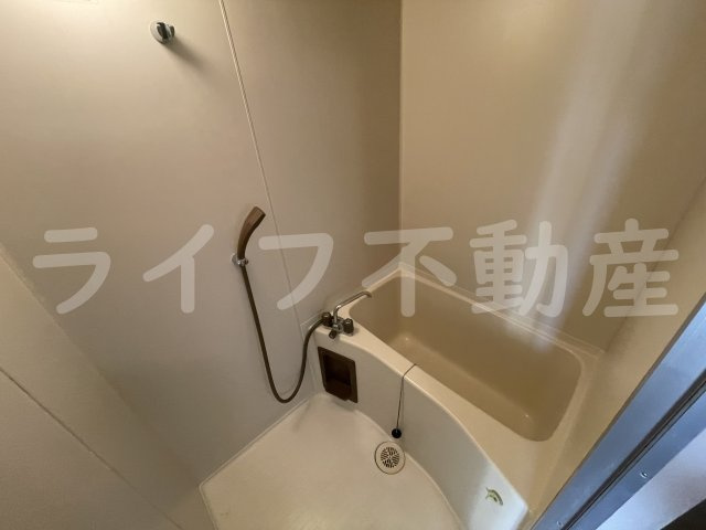 ブルーメンハウスの浴室|落ち着いた空間のお風呂です